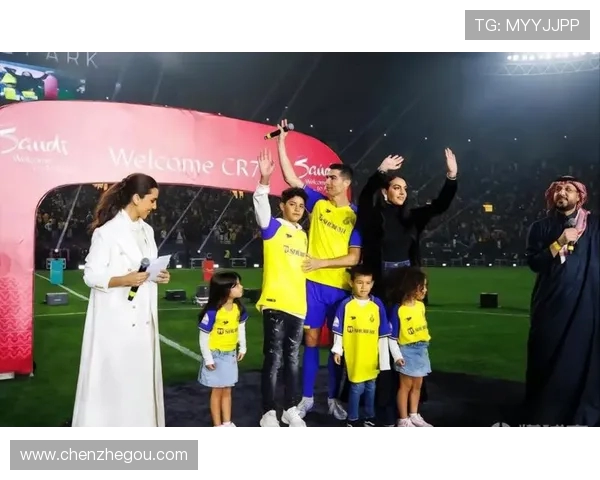 乔治娜分享近期生活点滴游历埃及与法拉利合影观看迷你罗比赛 乔治娜分享近期生活点滴游历埃及与法拉利合影观看迷你罗比赛